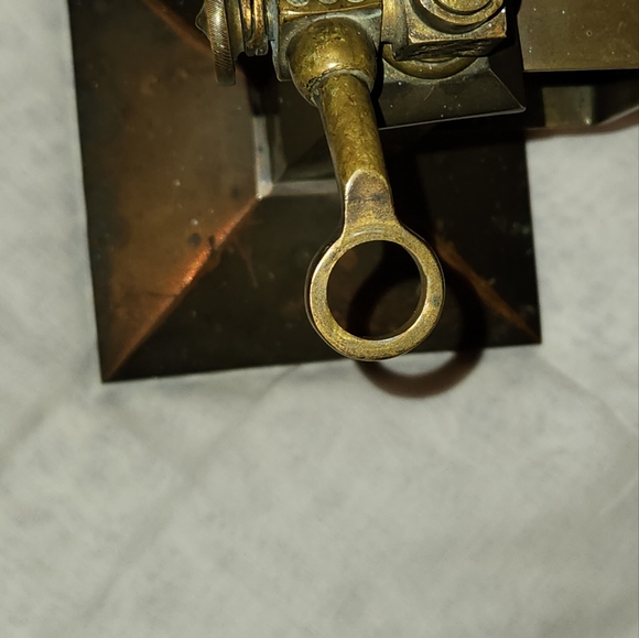 Antique Victorian Brass Oil Lamp Holder - Picture 7 of 12